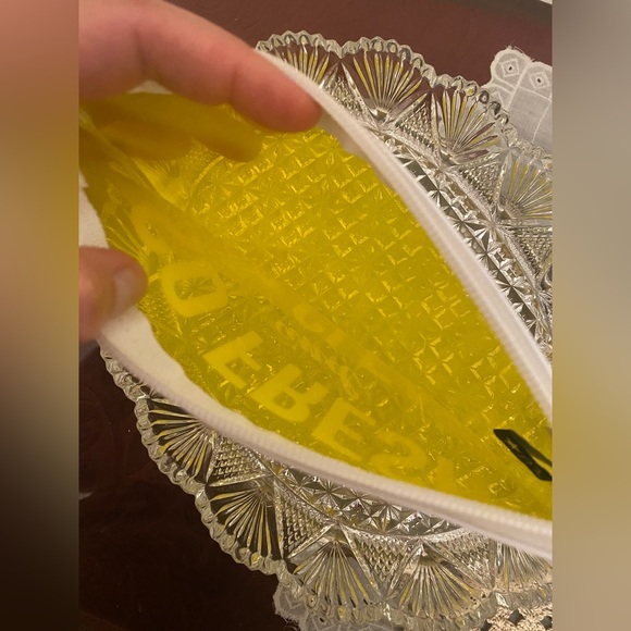 NWOT Macy’s Beauty Lemon Yellow “So Fresh & Clean” Zipper Plastic Shower Bag - Picture 5 of 8